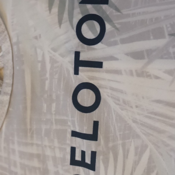 Peloton Wear it to Heart ❤️ Sportsbra - Picture 3 of 6